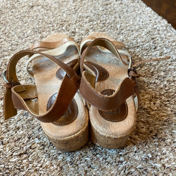 Womens BOC Leather Strappy Sandals size 9 Cork Heel - Picture 3 of 9